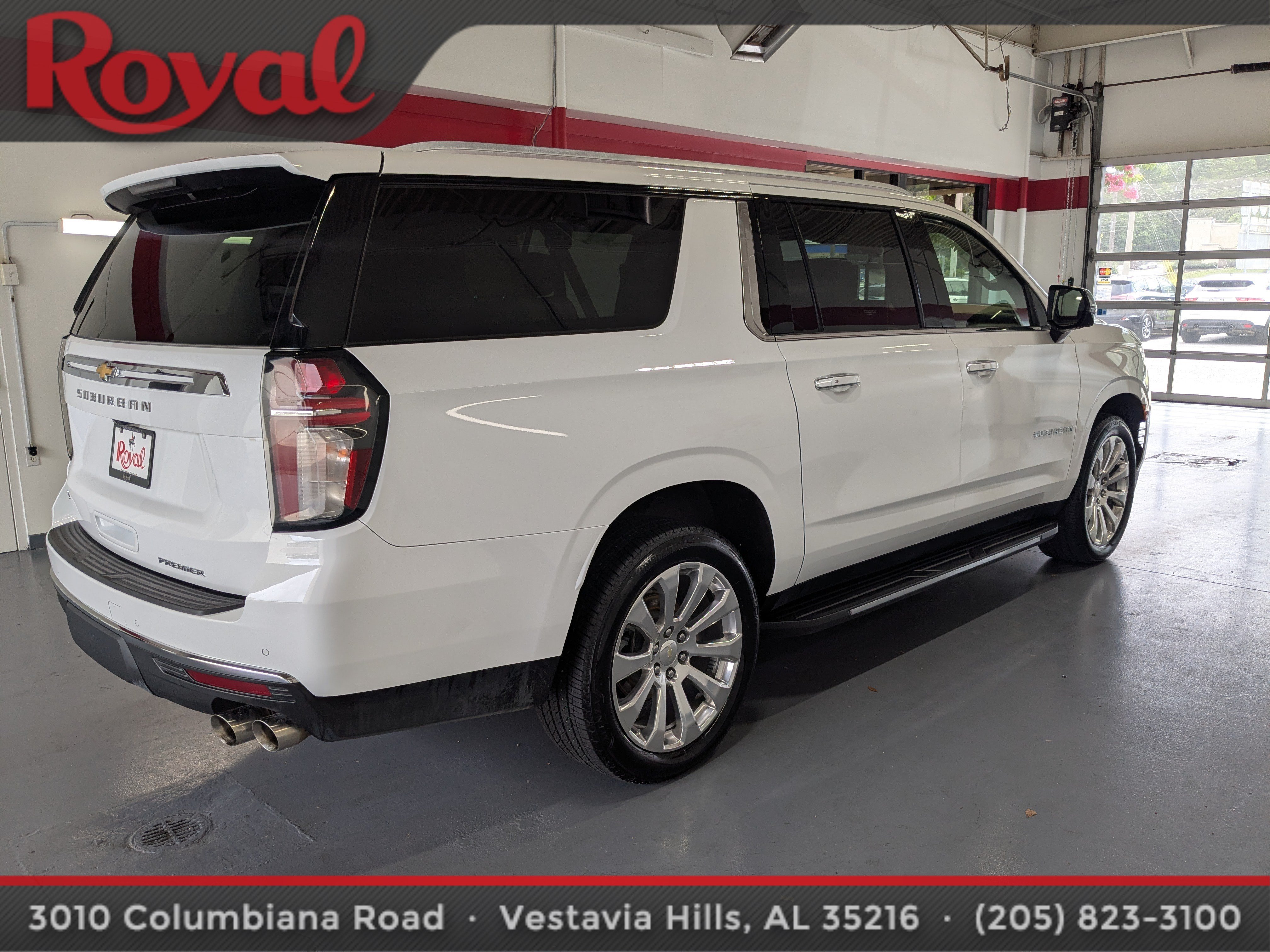 Used 2021 Chevrolet Suburban Premier w/ Premium Package RWD image 4