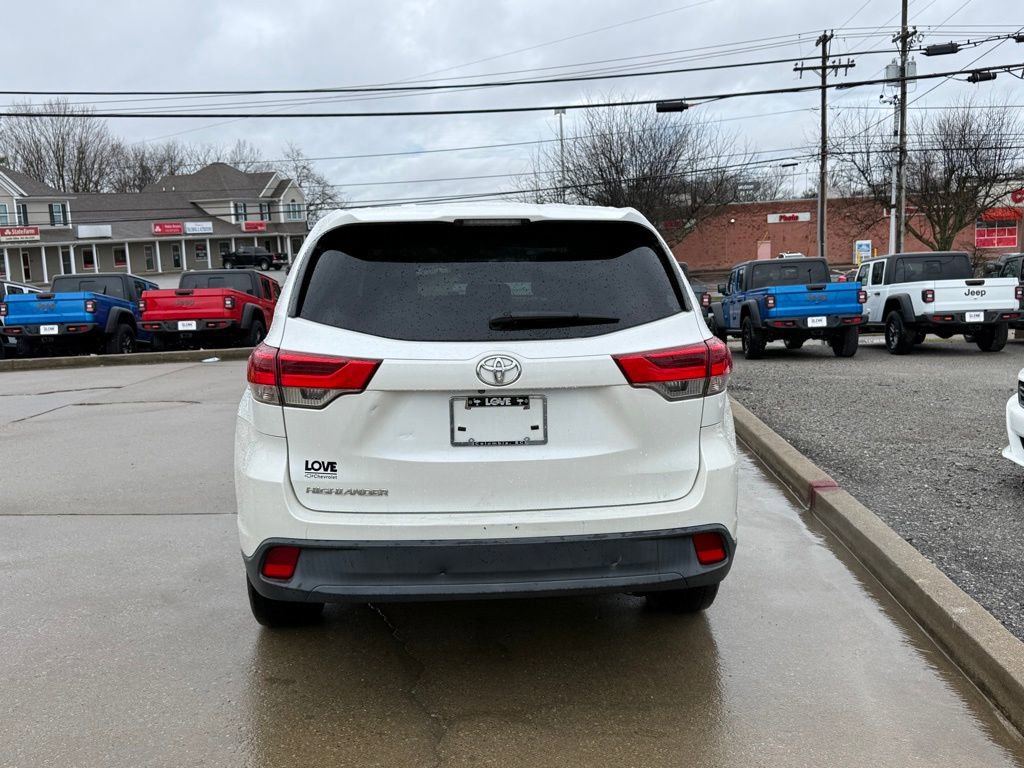 Used 2017 Toyota Highlander LE FWD image 7