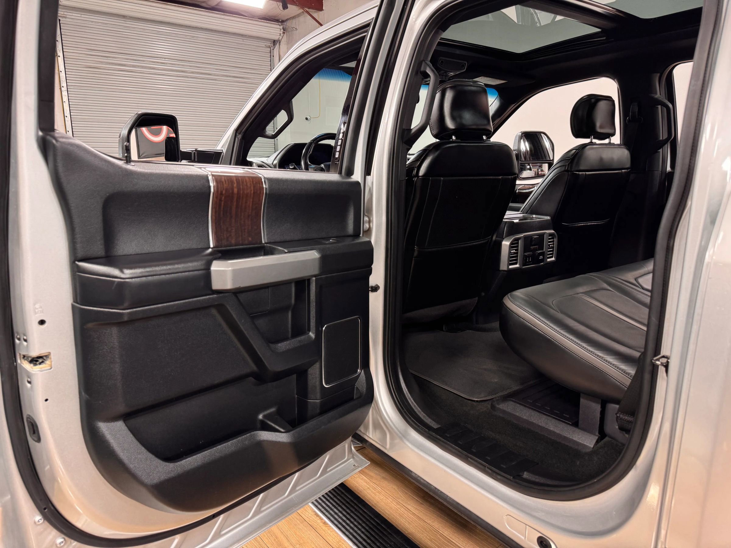 Used 2017 Ford F250 Platinum w/ Platinum Ultimate Package image 15