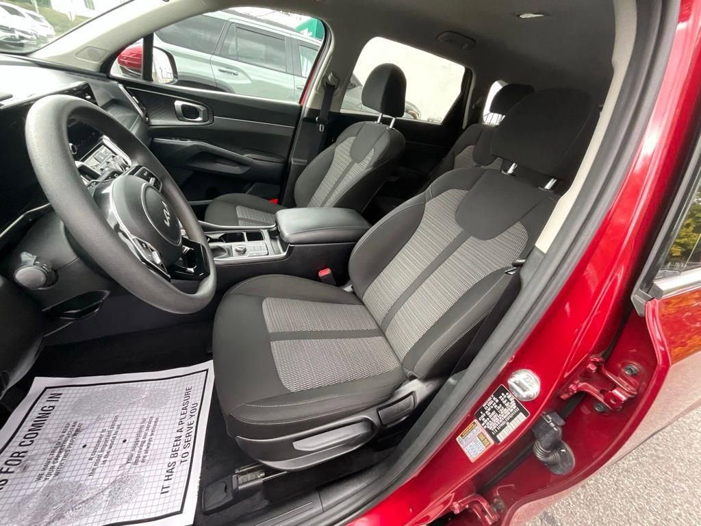Used 2023 Kia Sorento LX image 8