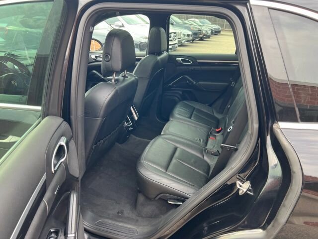 Used 2012 Porsche Cayenne w/ Convenience Pkg AWD/4WD image 10