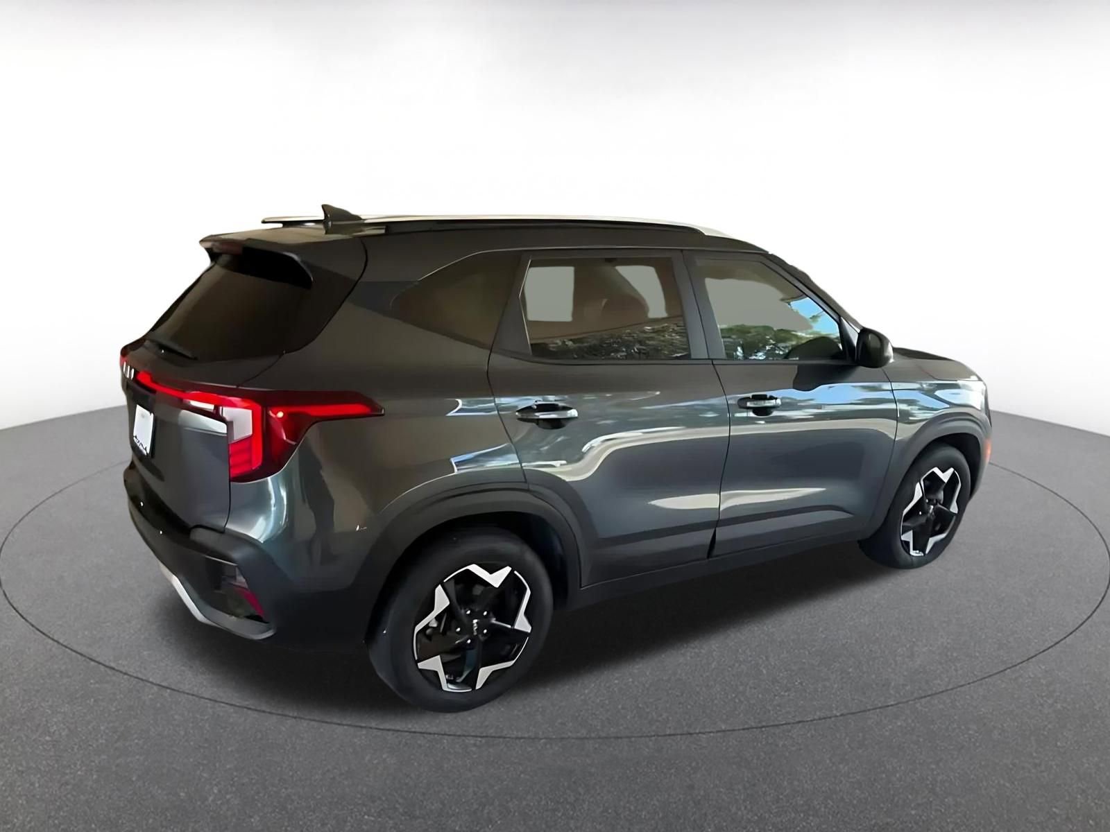 Used 2025 Kia Seltos S FWD image 14