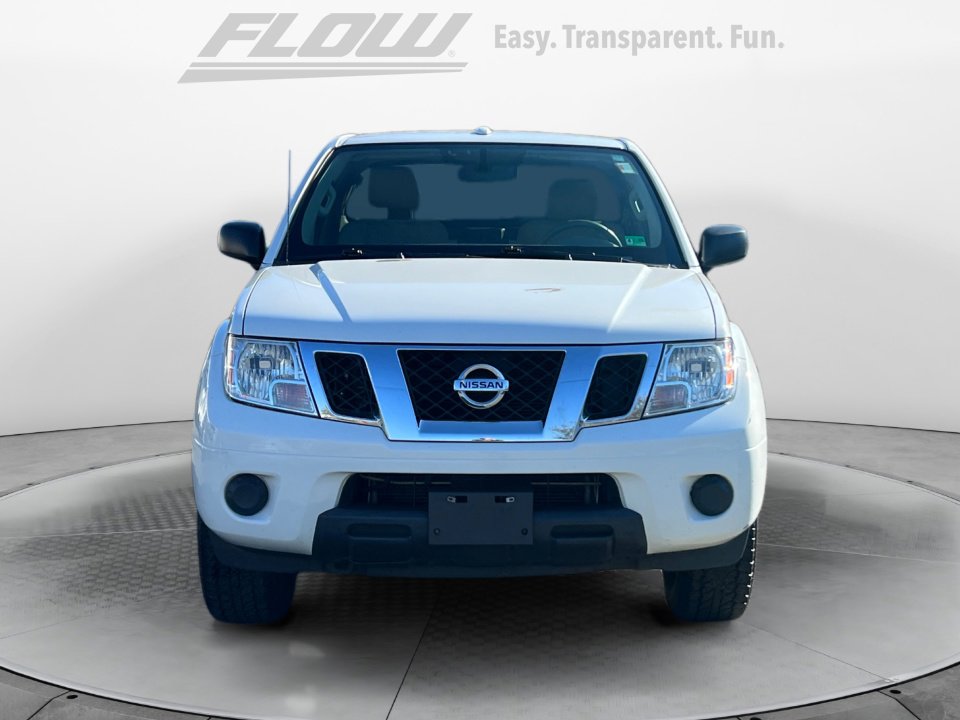 Used 2016 Nissan Frontier SV image 2