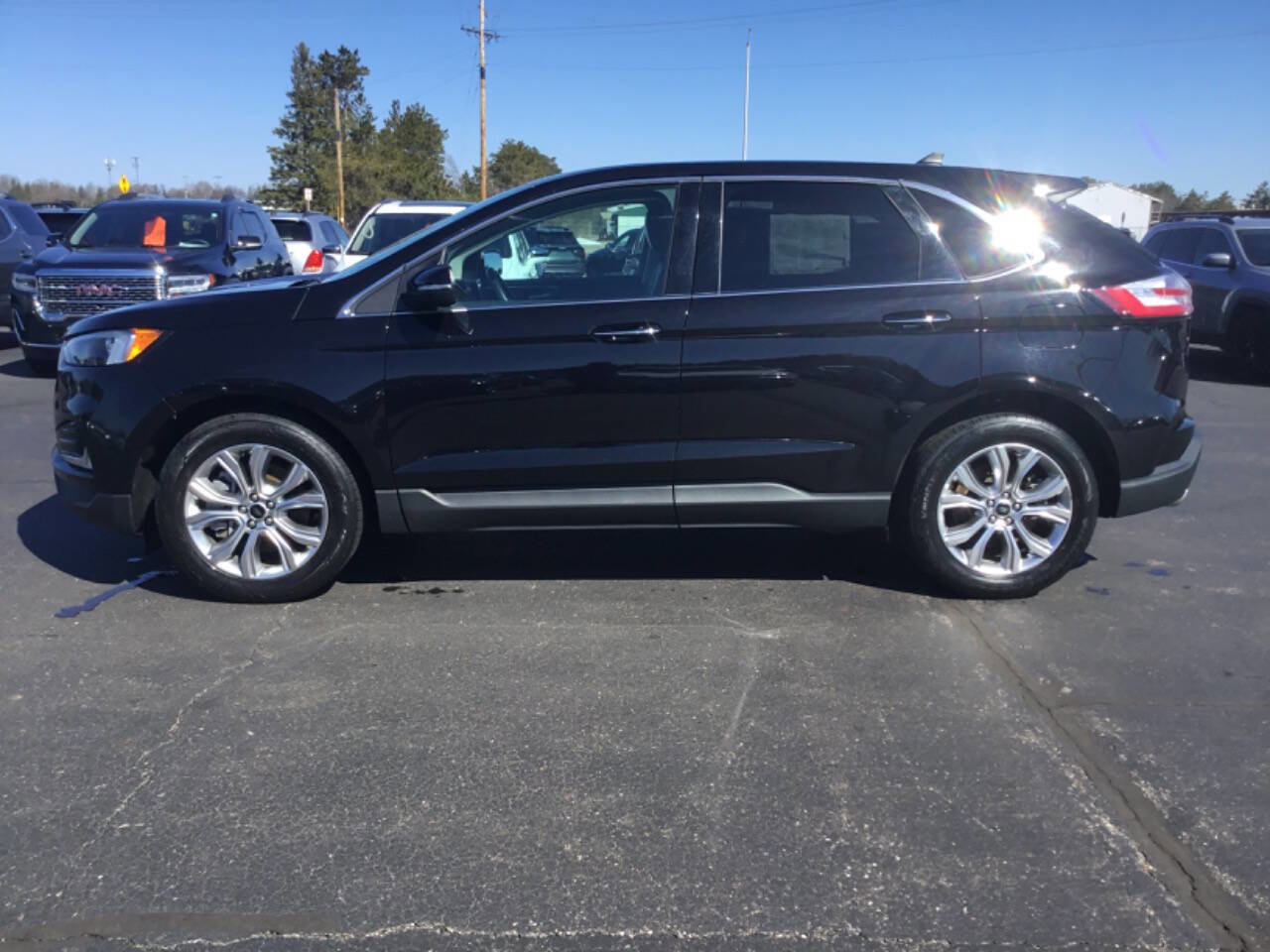 Used 2024 Ford Edge Titanium AWD/4WD image 2