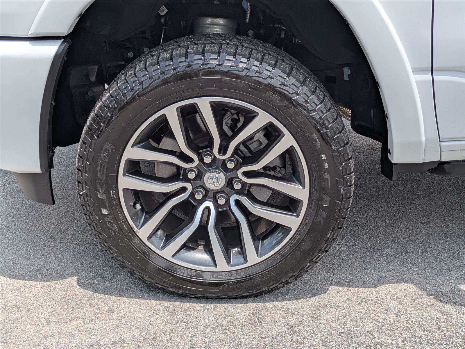 Used 2025 RAM 1500 Limited w/ Off Road Group AWD/4WD image 14