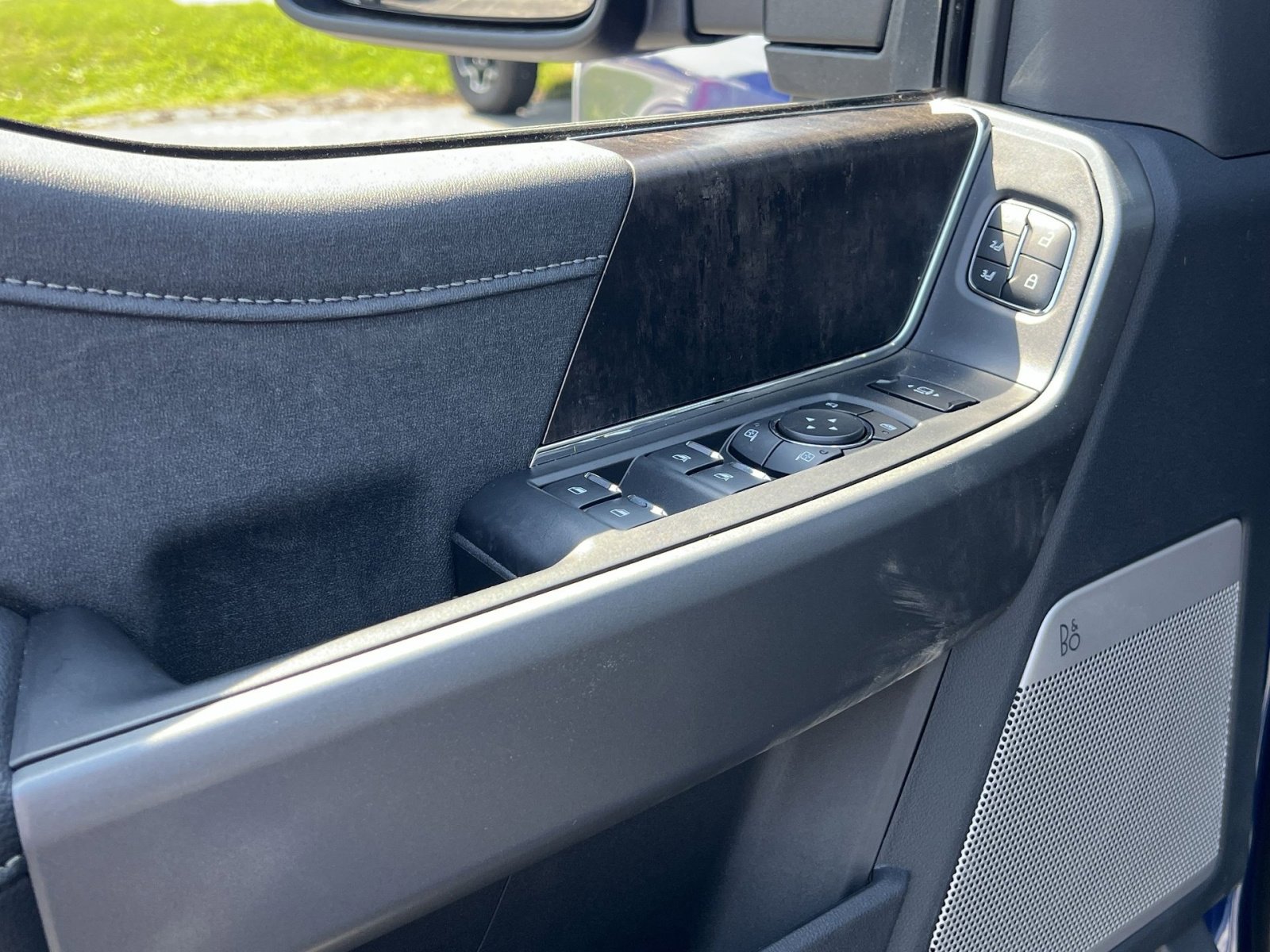 New 2026 Ford F350 Lariat w/ Black Appearance Package image 15