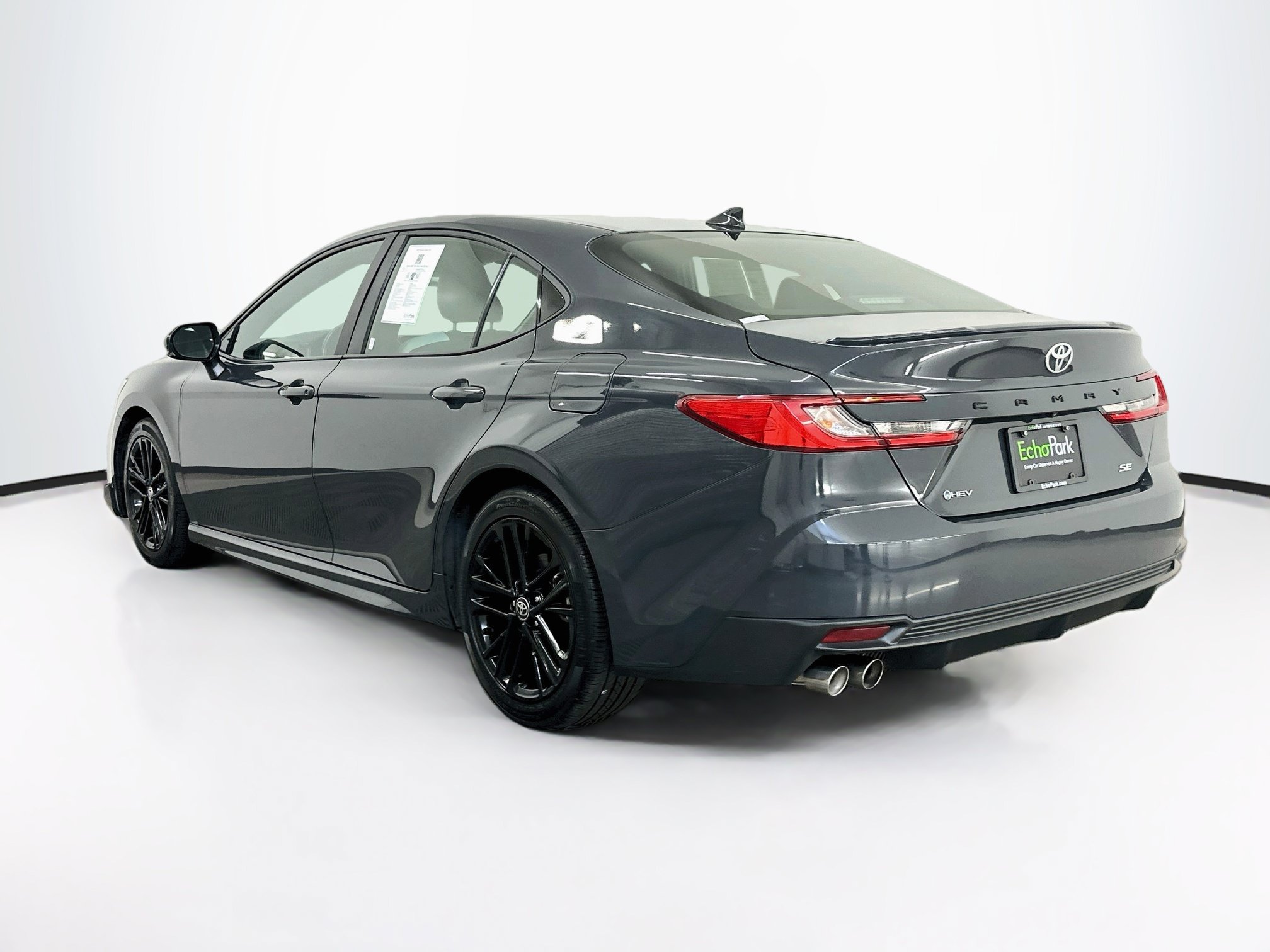 Used 2025 Toyota Camry SE FWD image 5