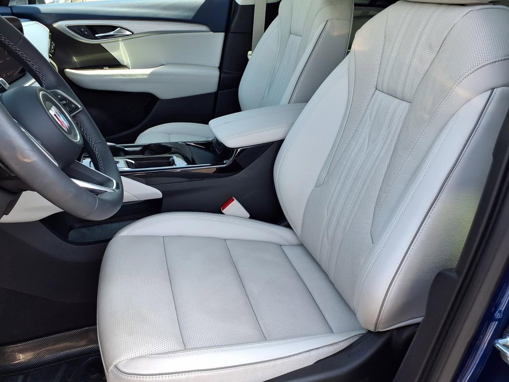 Used 2025 Buick Envision Avenir AWD/4WD image 3