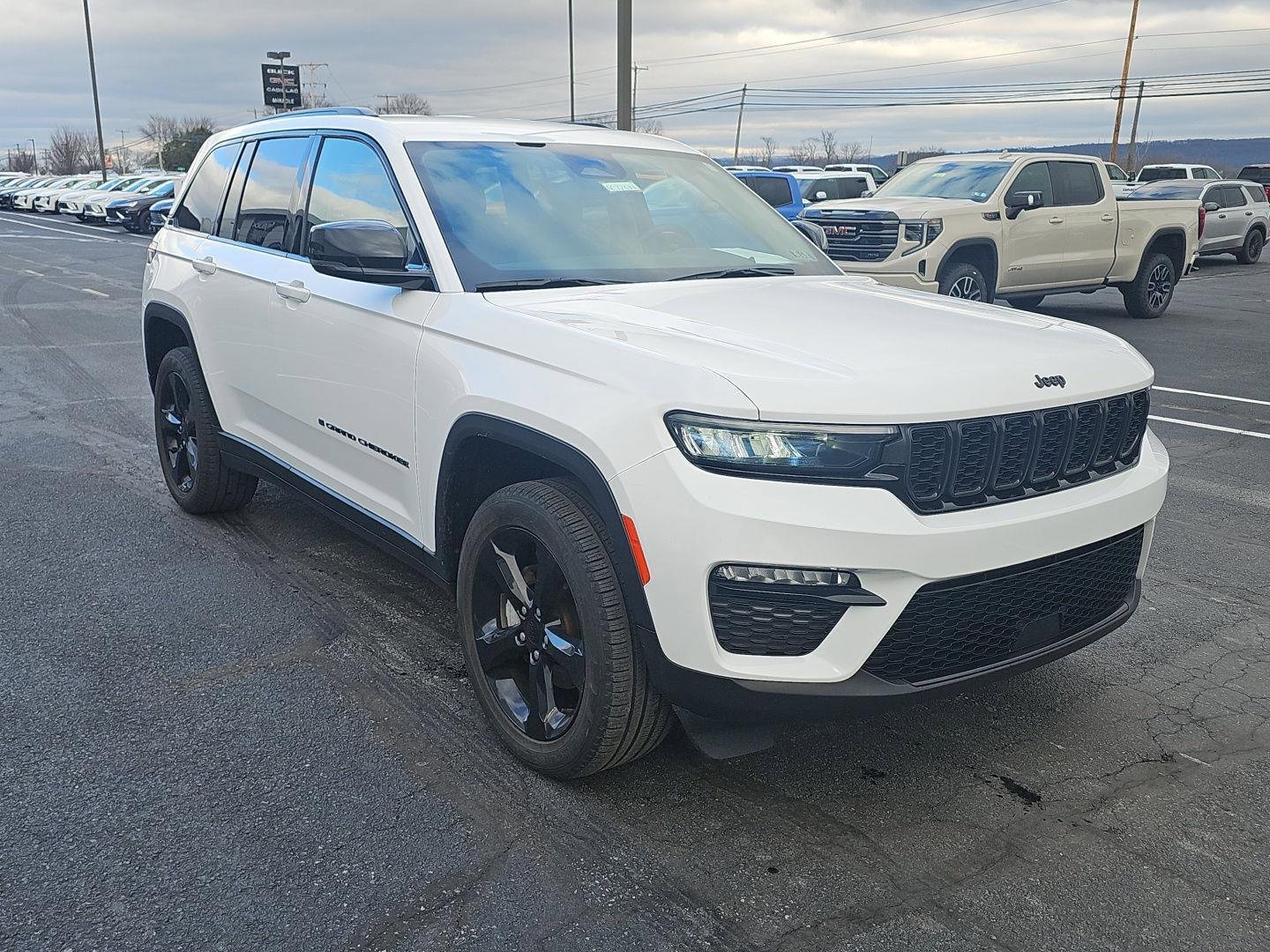 Used 2023 Jeep Grand Cherokee Limited w/ Black Appearance Package AWD/4WD image 15