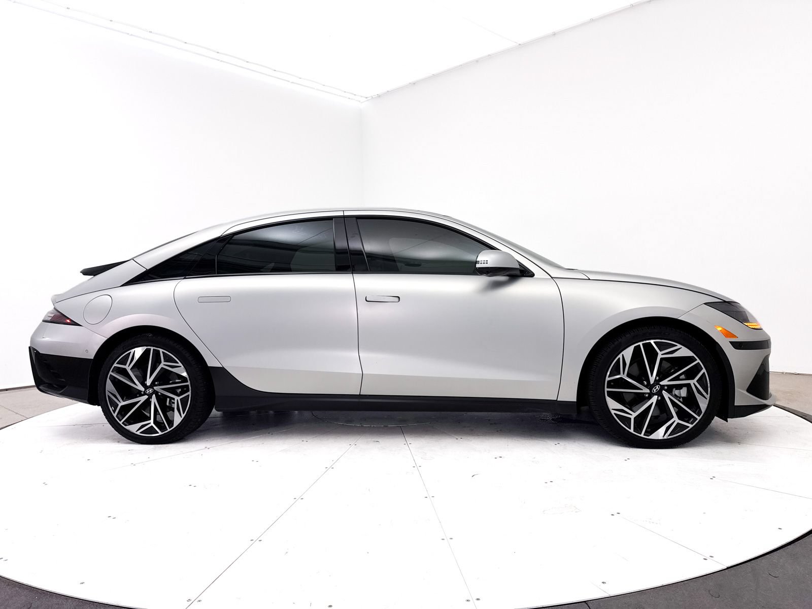 Used 2023 Hyundai Ioniq 6 Limited AWD/4WD image 41