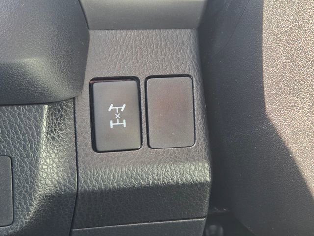 Used 2016 Toyota RAV4 LE AWD/4WD image 25