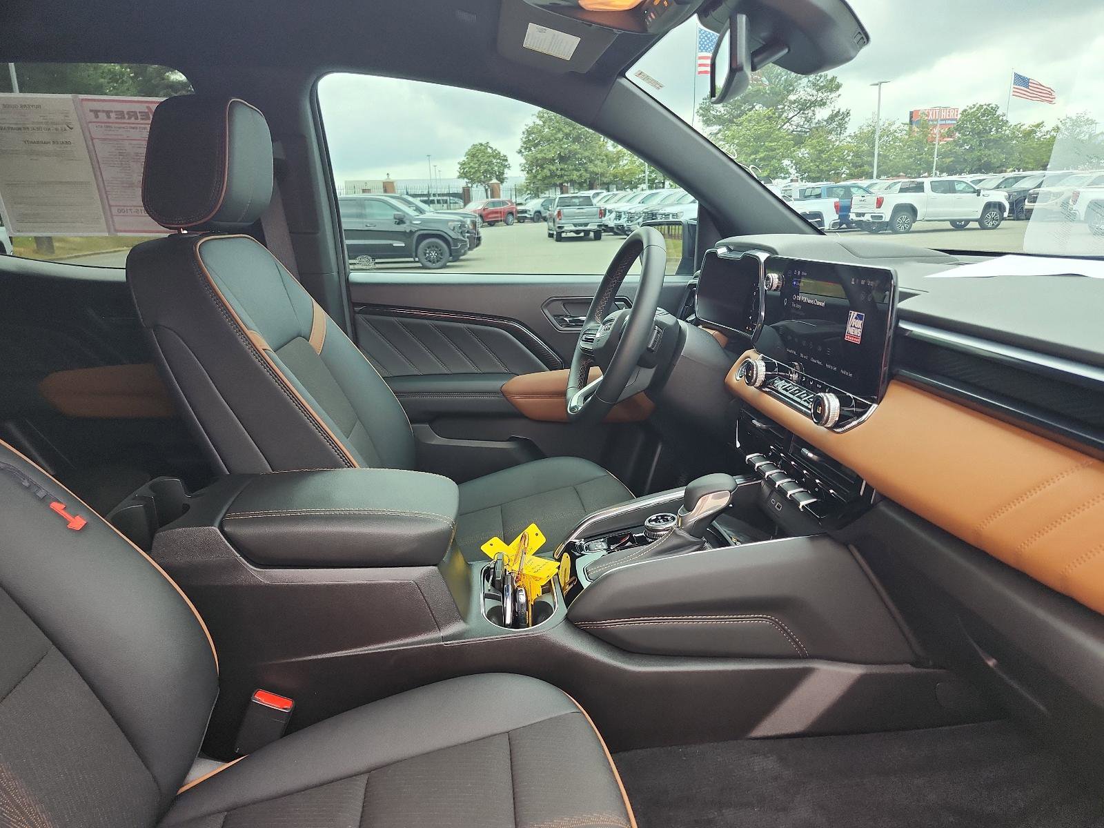 Certified 2025 GMC Canyon AT4 w/ Nightfall Edition AWD/4WD image 7