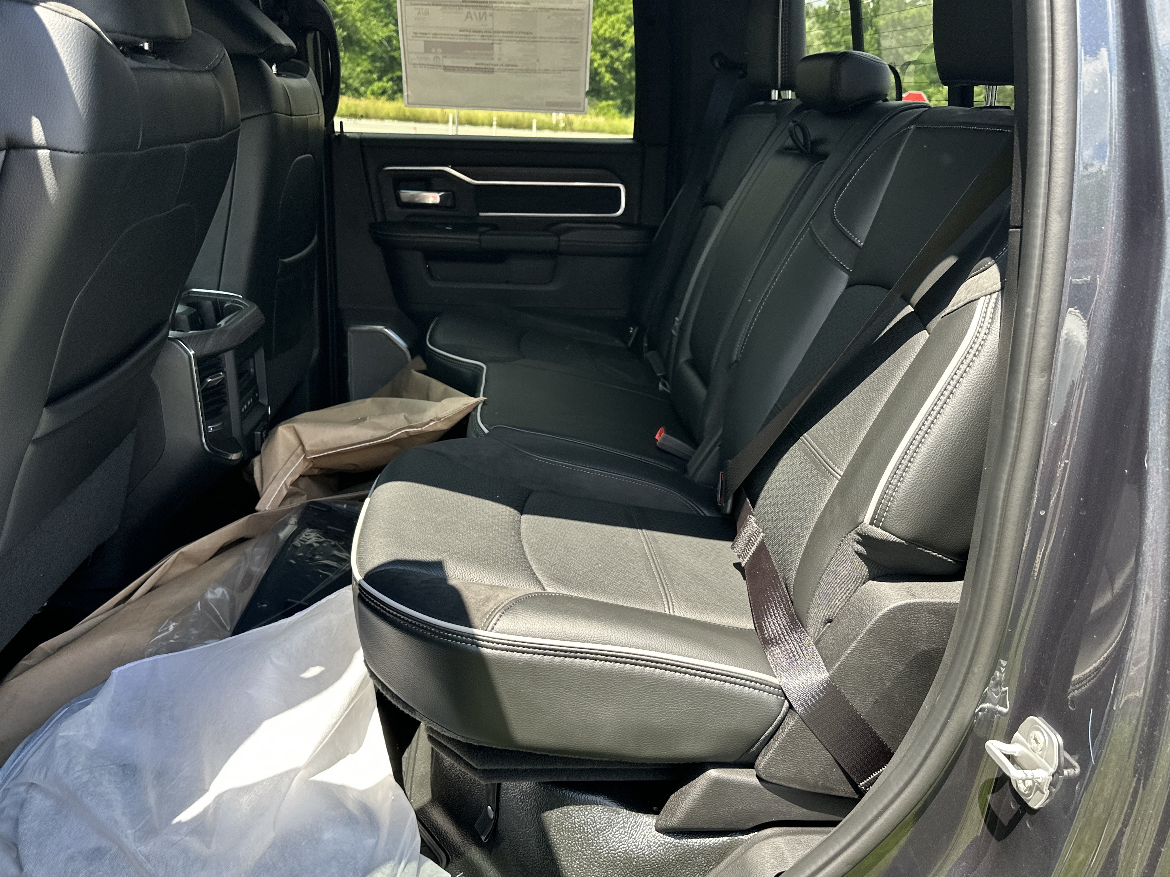 New 2026 RAM 5500 4x4 Crew Cab w/ Laramie Trim Package image 31