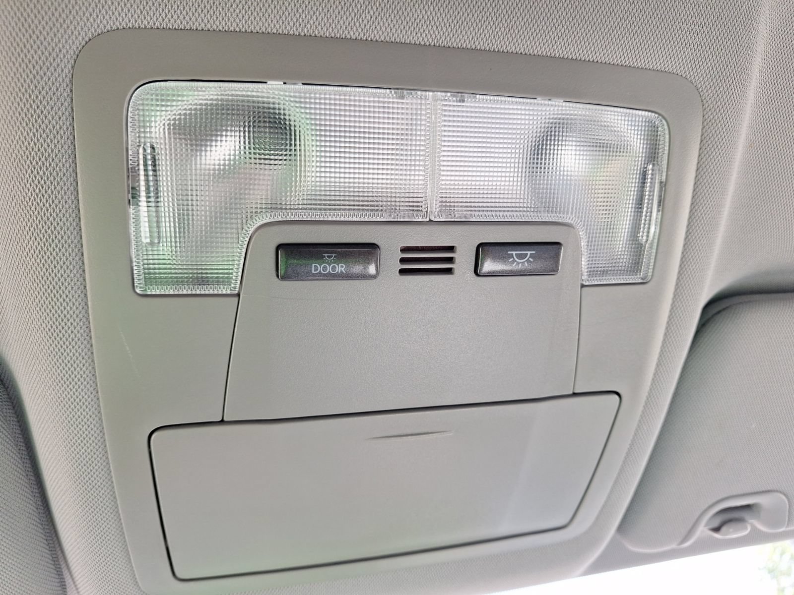 Used 2019 Toyota Highlander Plus FWD image 28