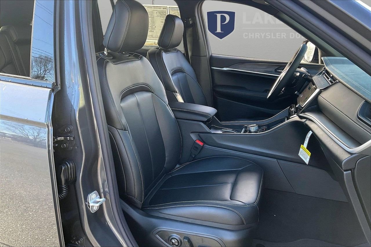 New 2026 Jeep Grand Cherokee Limited w/ Limited Altitude Package AWD/4WD image 24