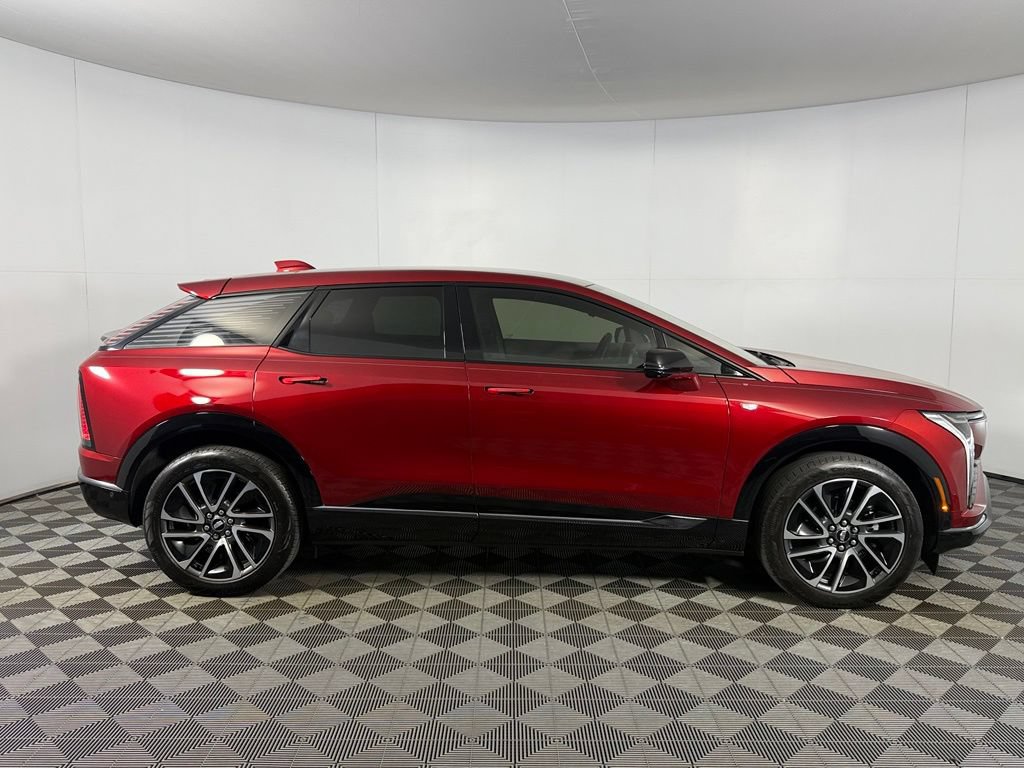 Used 2025 Cadillac Optiq Sport 1 AWD/4WD image 5