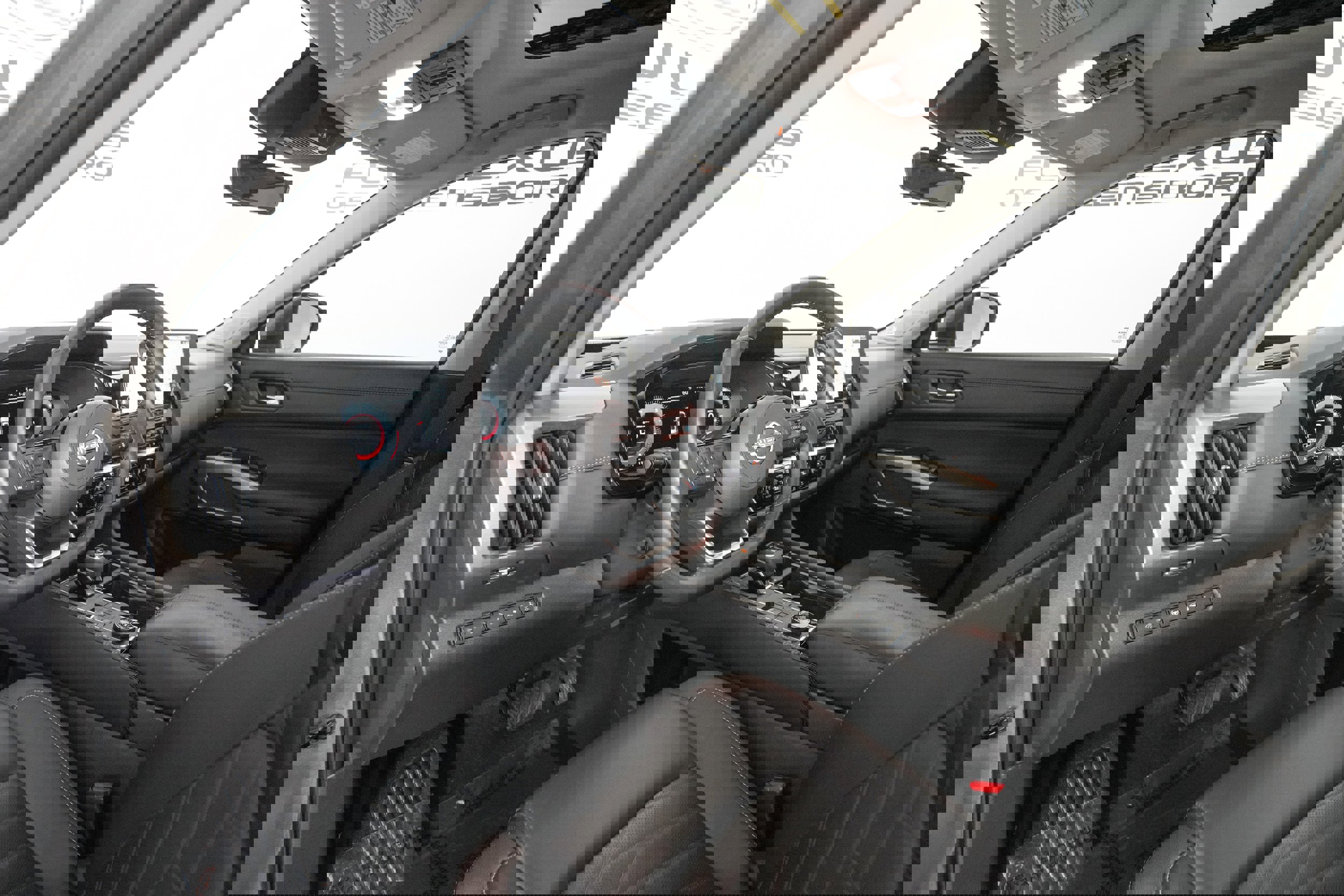 Used 2025 Nissan Pathfinder Platinum w/ Cargo Package image 10