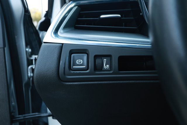 Used 2018 Cadillac XT5 Premium Luxury FWD image 17
