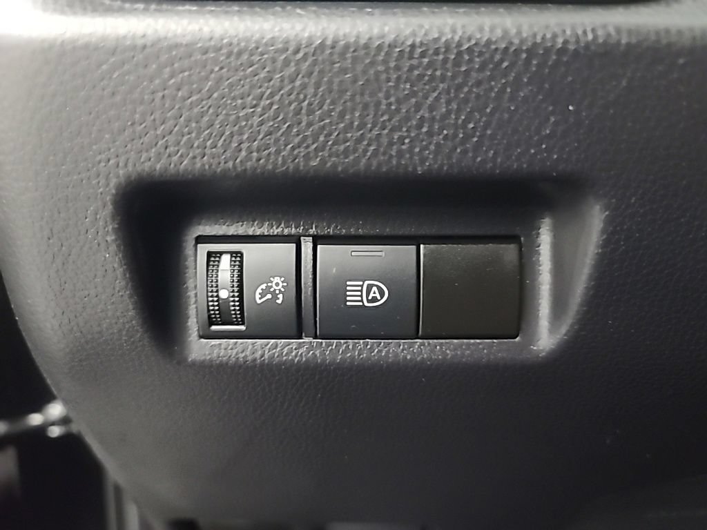 Used 2025 Toyota RAV4 XLE AWD/4WD image 27