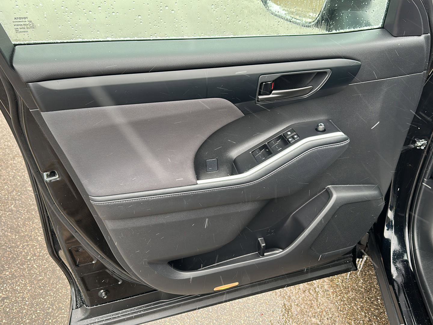 Used 2023 Toyota Highlander LE image 20