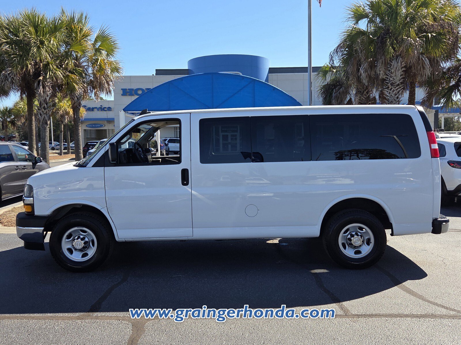Used 2020 Chevrolet Express 2500 LT w/ LT Preferred Equipment Group image 8