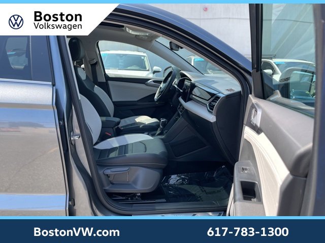 Used 2025 Volkswagen Taos SEL image 29