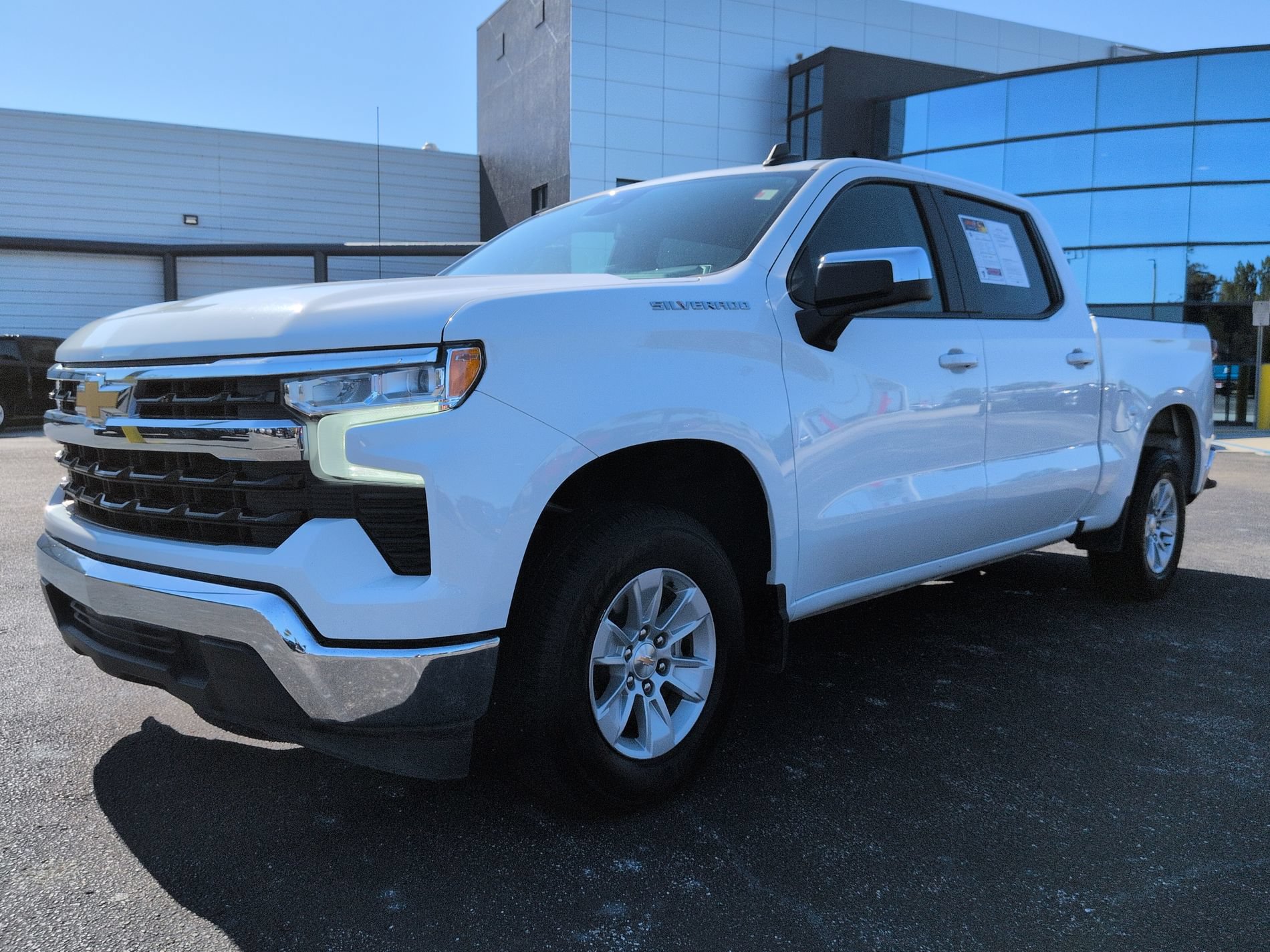 Used 2025 Chevrolet Silverado 1500 LT RWD image 8