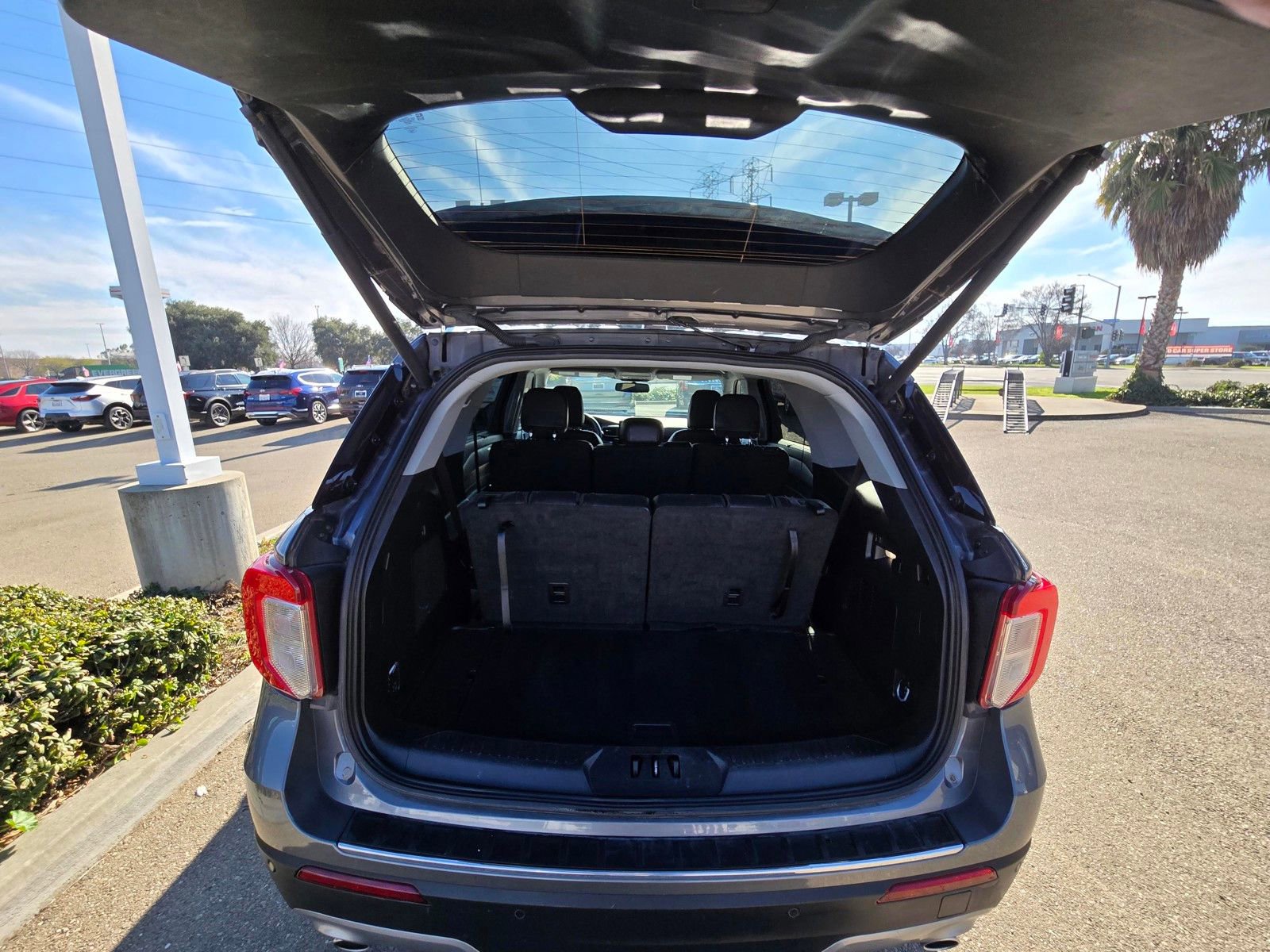Used 2024 Ford Explorer Limited image 9