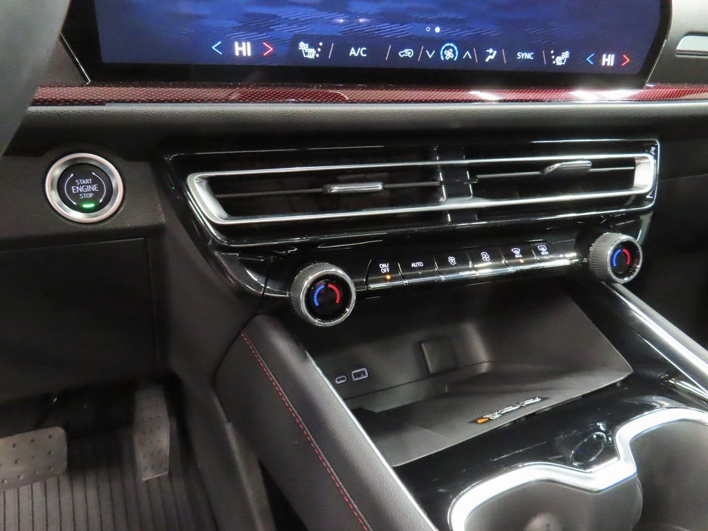 Used 2025 Chevrolet Traverse Z71 image 58