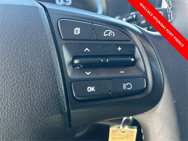 Used 2023 Hyundai Venue SEL image 25