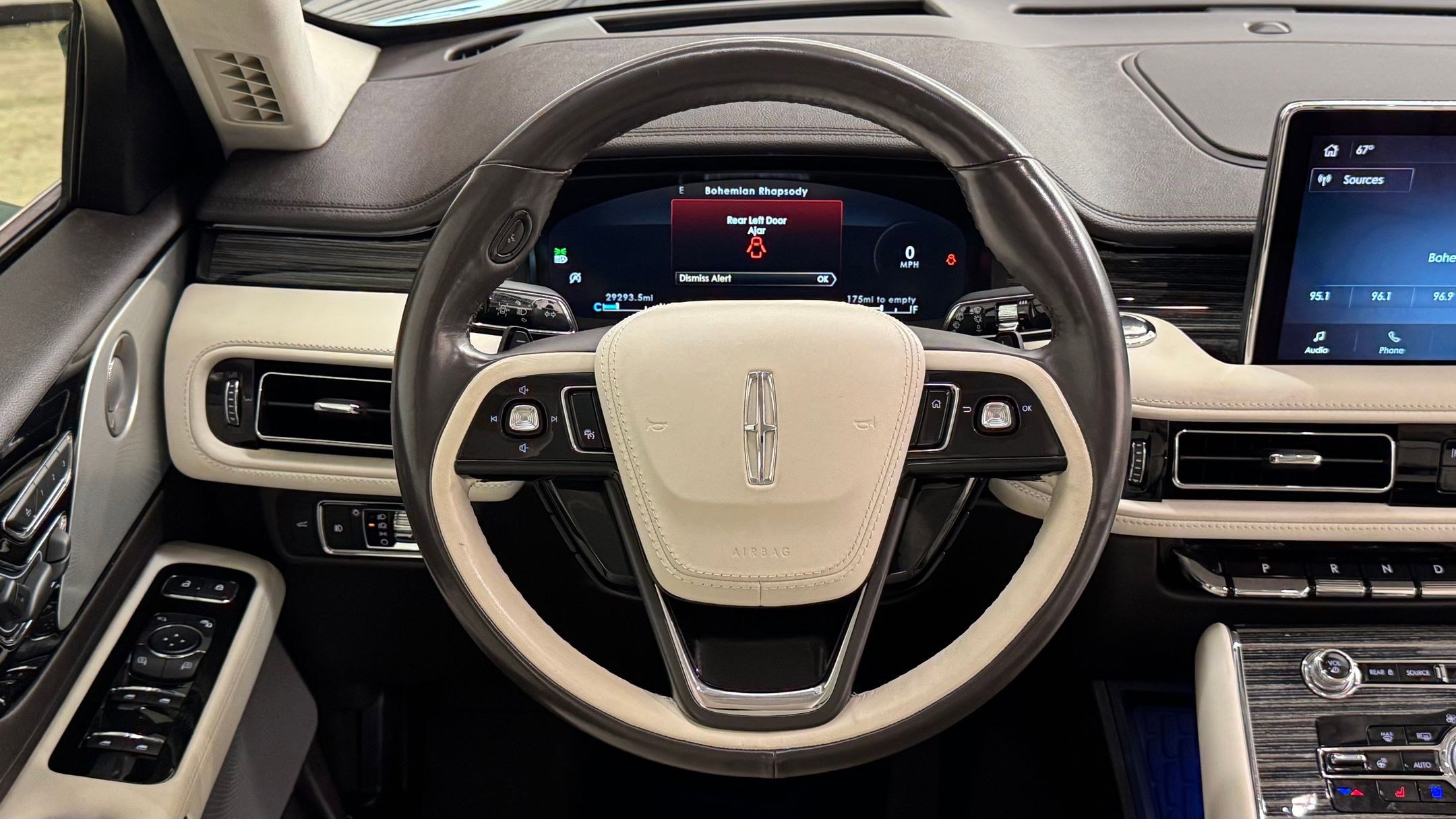 Used 2023 Lincoln Aviator Black Label w/ Dynamic Handling Package image 4