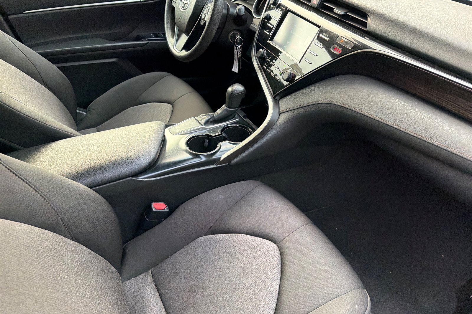 Used 2020 Toyota Camry LE w/ Carpet Mat Package FWD image 19