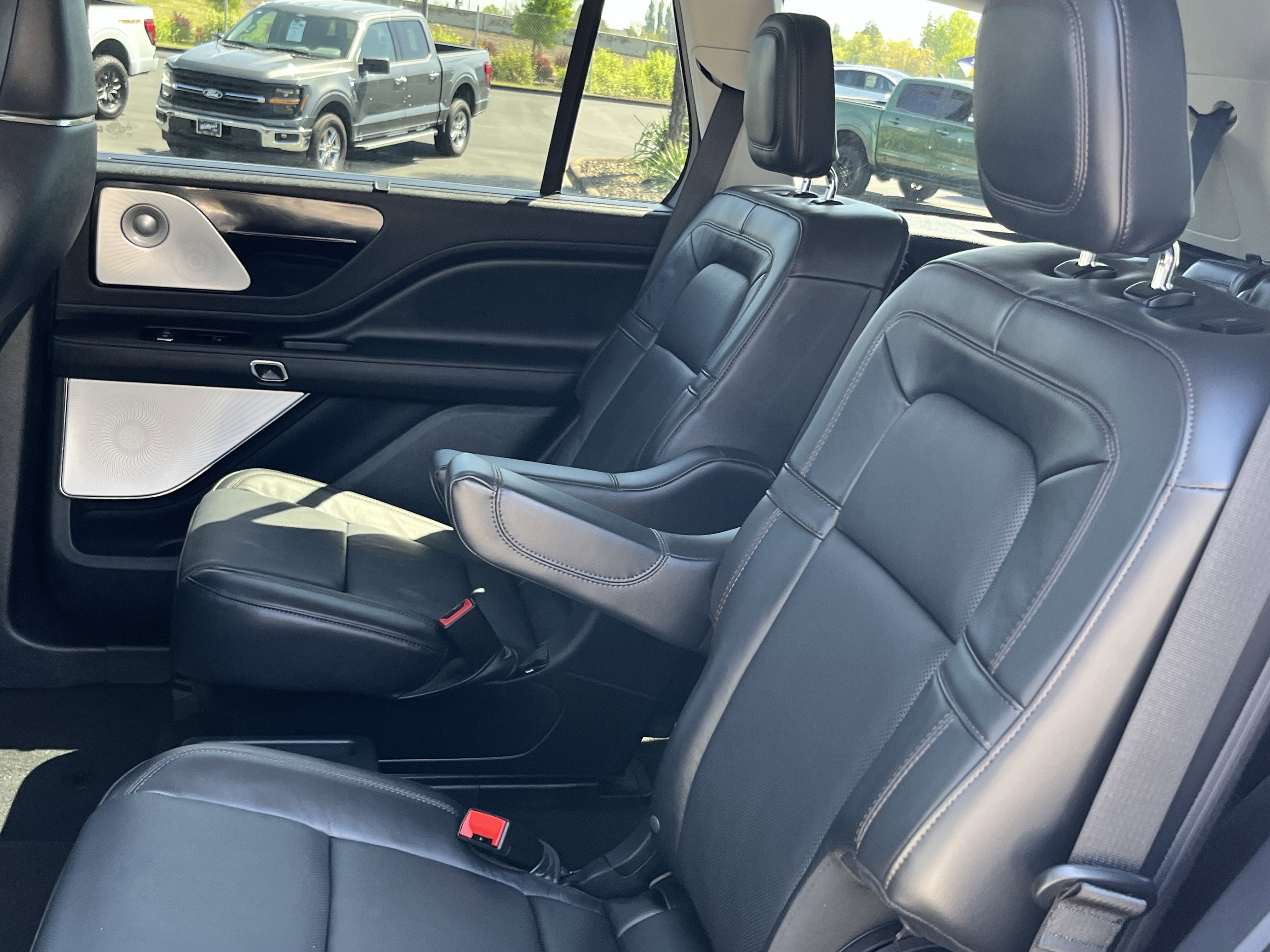 Used 2025 Lincoln Aviator Reserve w/ Luxury Package AWD/4WD image 11