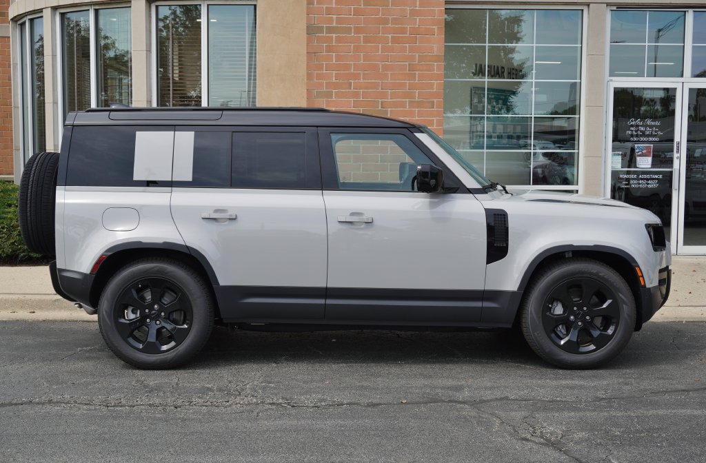 New 2026 Land Rover Defender 110 S AWD/4WD image 7