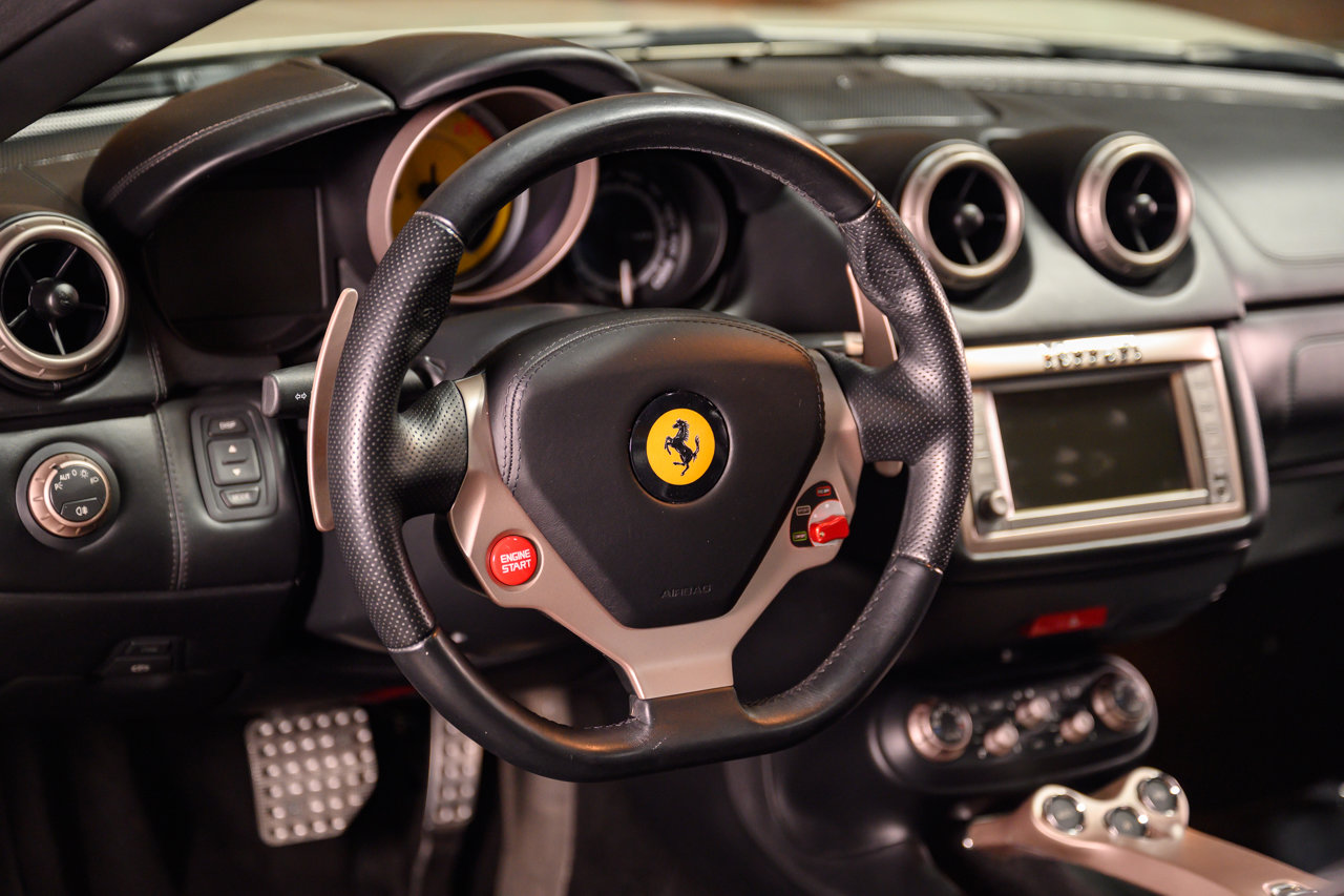 Used 2014 Ferrari California image 24