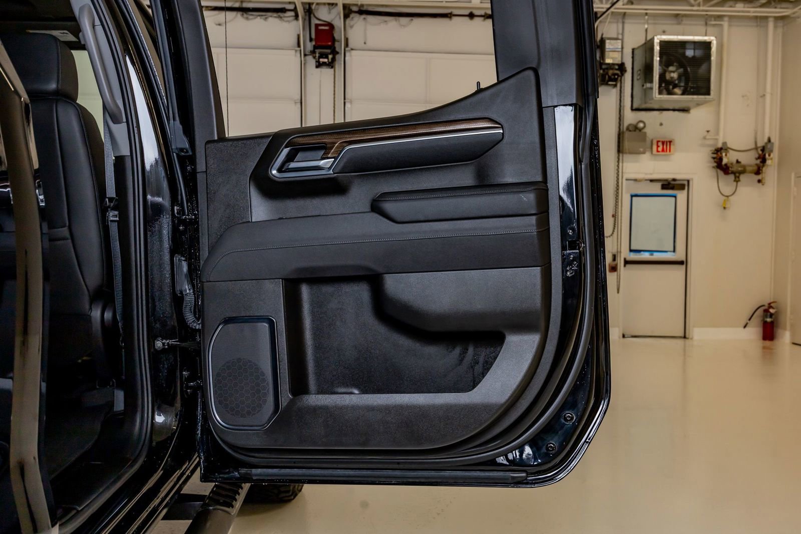 Used 2025 Chevrolet Silverado 1500 LT Trail Boss w/ Convenience Package II AWD/4WD image 39