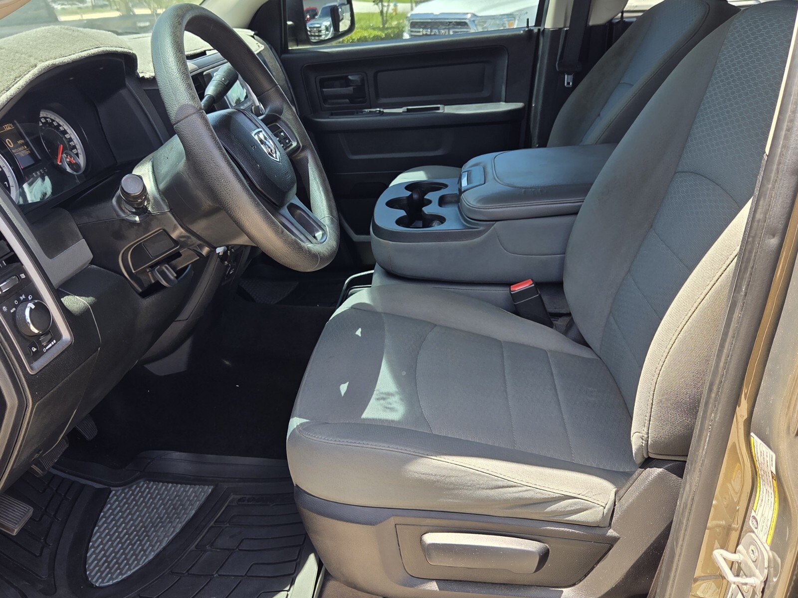Used 2014 RAM 2500 Tradesman w/ Chrome Appearance Group RWD image 4
