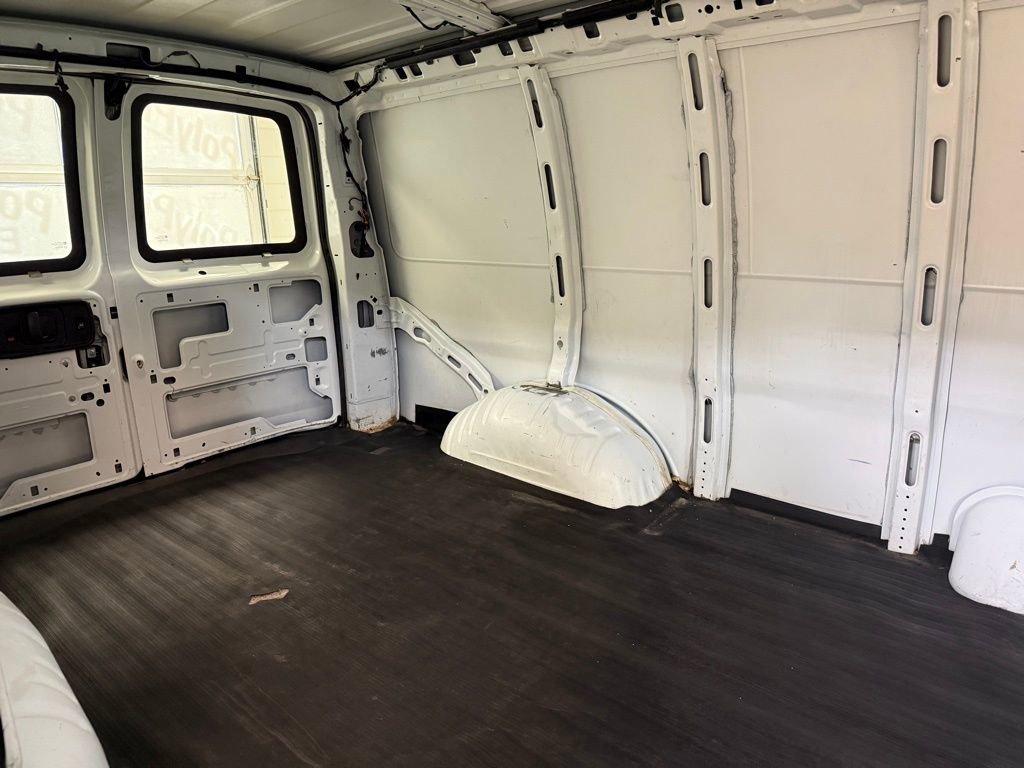 Used 2015 Chevrolet Express 2500 RWD image 20