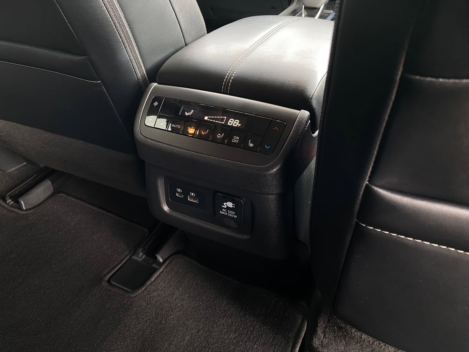 Used 2024 Nissan Pathfinder Platinum w/ Black Appearance Package image 29