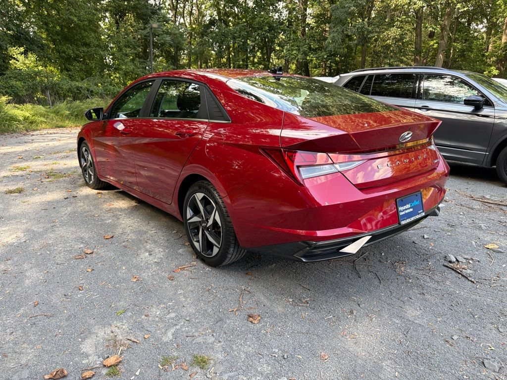 Certified 2023 Hyundai Elantra Limited w/ Cargo Package FWD image 4