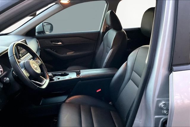 Used 2024 Nissan Rogue SV w/ SV Premium Package image 15