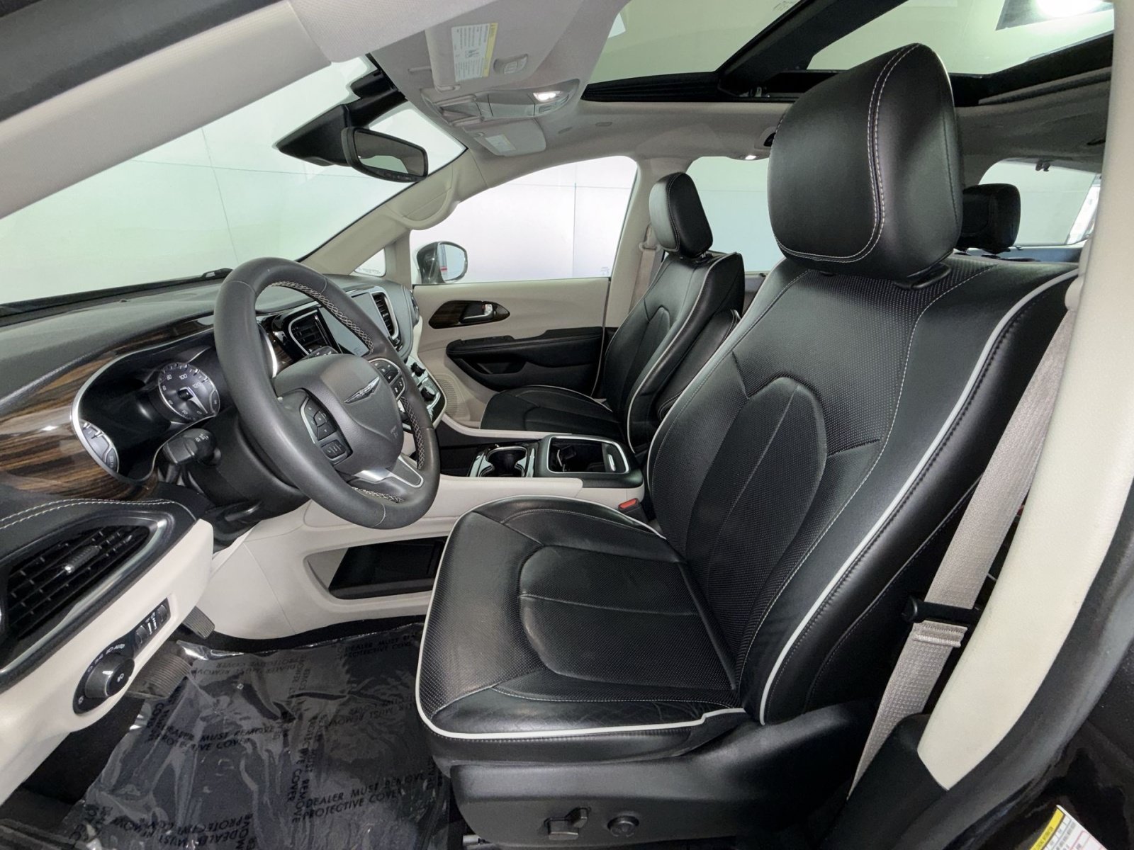 Used 2022 Chrysler Pacifica Limited FWD image 13
