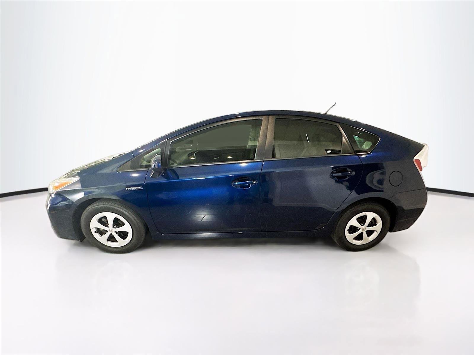 Used 2014 Toyota Prius Four image 2