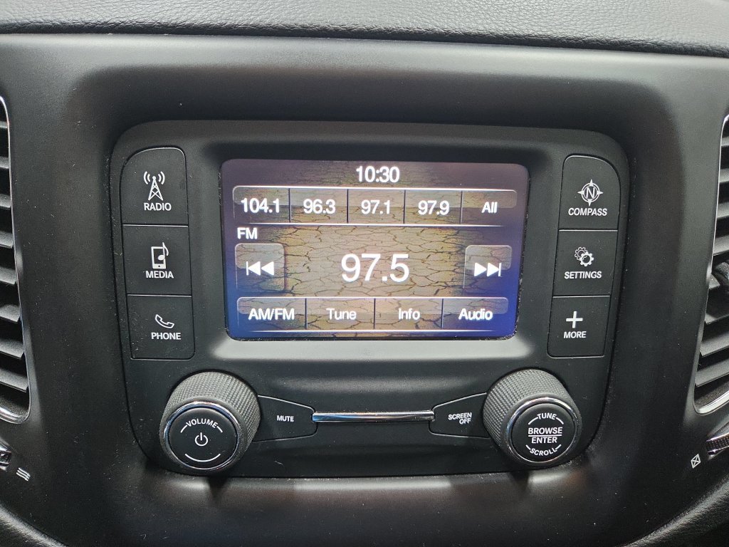 Used 2018 Jeep Compass Latitude AWD/4WD image 39