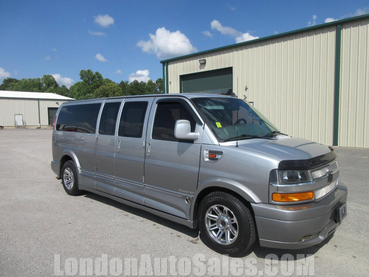 Used 2018 Chevrolet Express 2500 Extended w/ Enhanced Convenience Package image 7