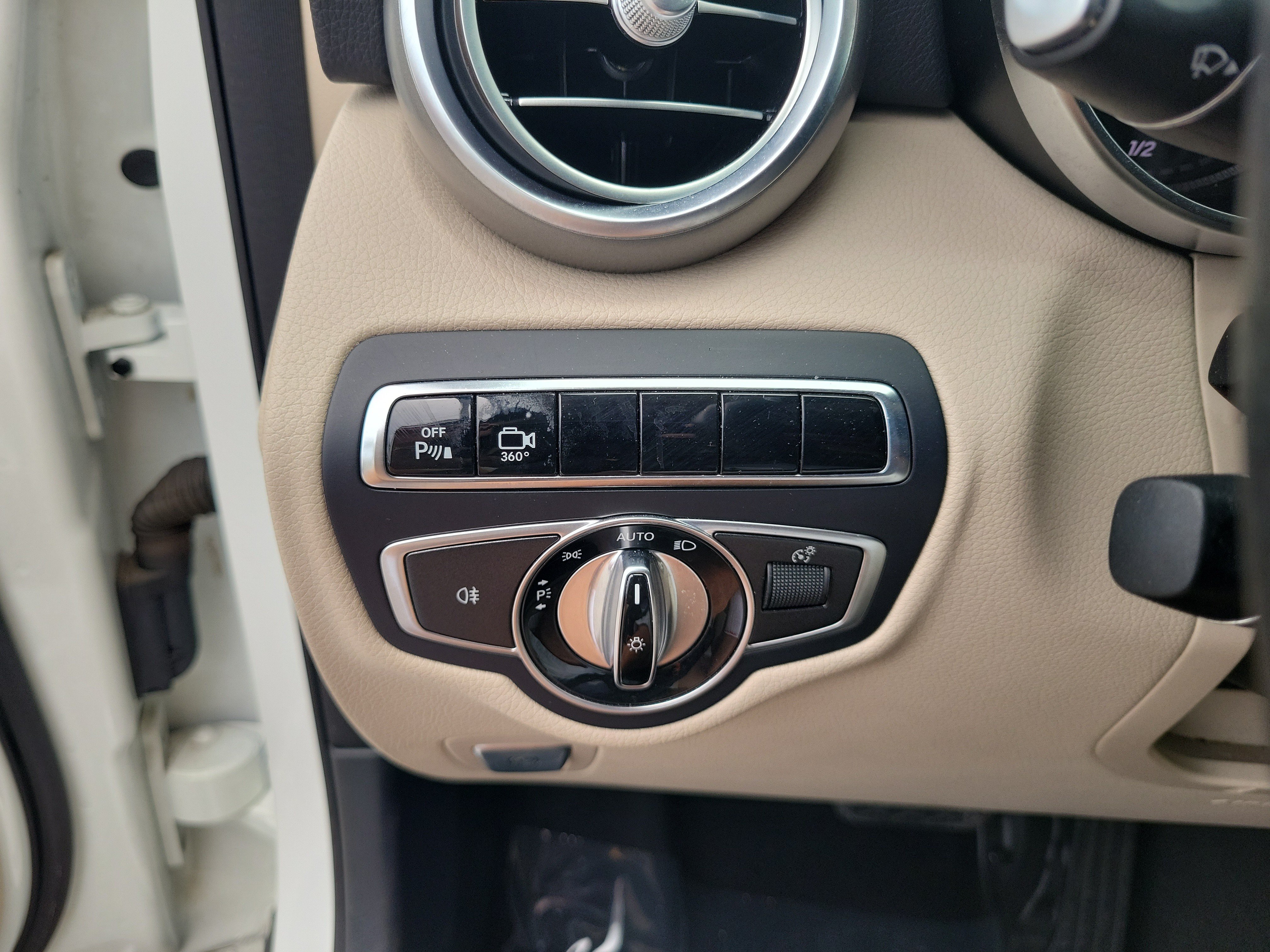 Used 2016 Mercedes-Benz GLC 300 4MATIC image 26