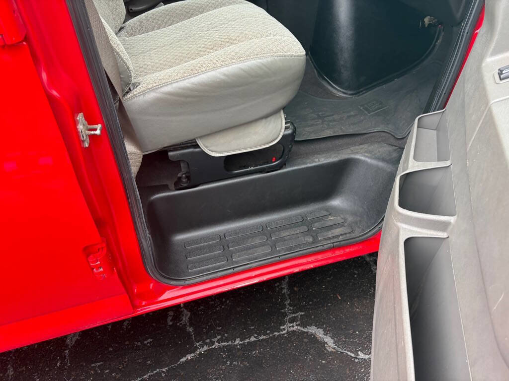 Used 2020 Chevrolet Express 3500 LS image 19