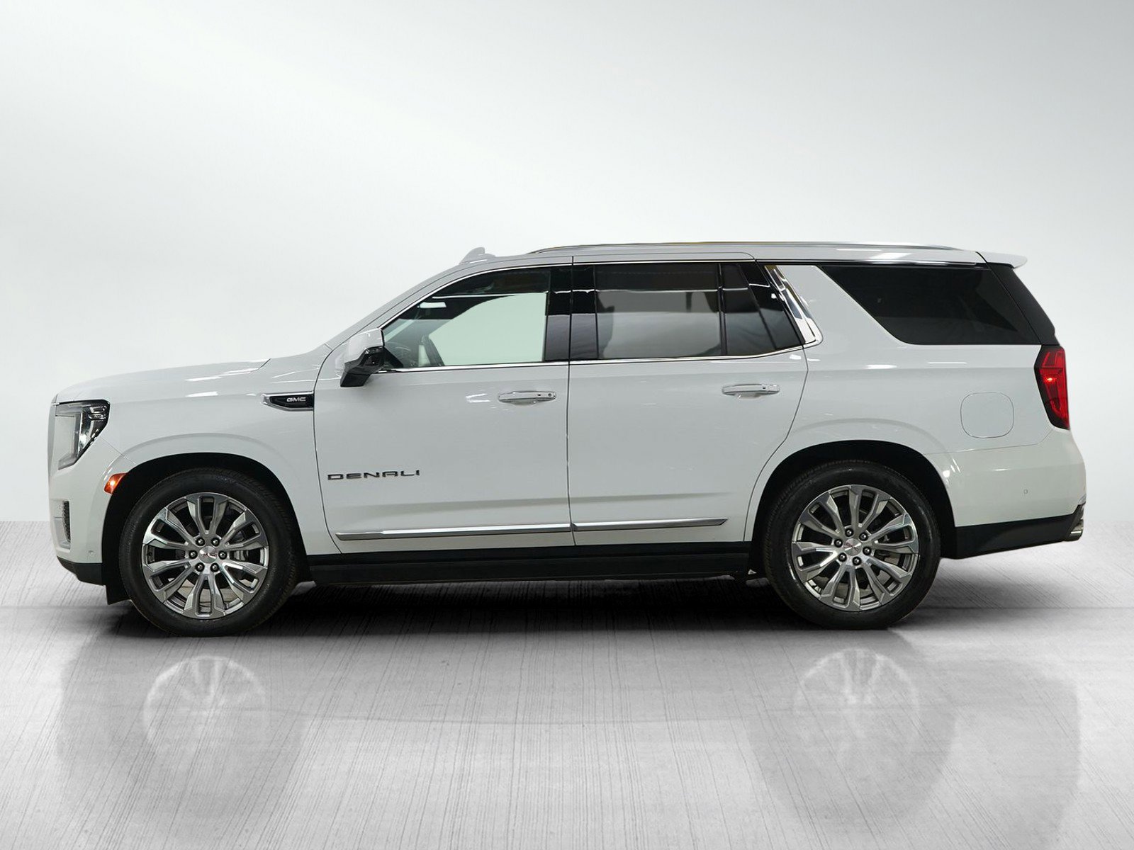 Used 2023 GMC Yukon Denali w/ Denali Reserve Package image 2