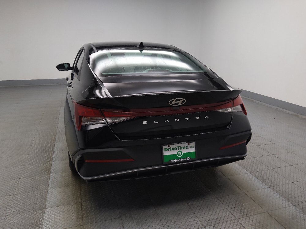 Used 2025 Hyundai Elantra SE FWD image 6