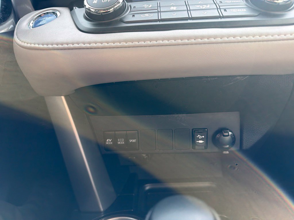 Certified 2018 Toyota RAV4 LE AWD/4WD image 27